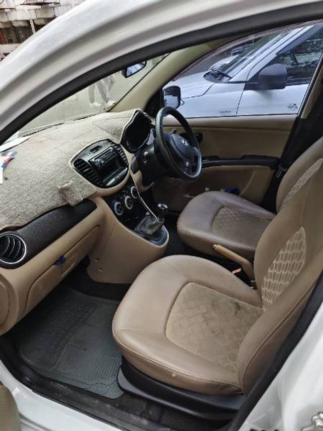https://images10.gaadi.com/usedgaadi-sellcar/UsedCar/f5a752b5a/4d00efcf-374e-40e2-94b3-bfc4f7d09618.jpg?imwidth=6402