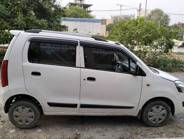 https://images10.gaadi.com/usedgaadi-sellcar/UsedCar/f5a7599aa/10d7334e-872a-467c-93f2-063669924c41.jpeg?imwidth=6401