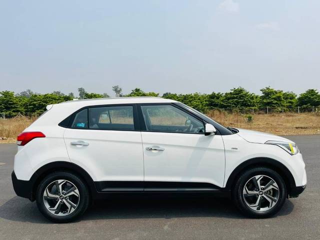 https://images10.gaadi.com/usedgaadi-sellcar/UsedCar/f5a7e416a/efbfbfc9-6f09-4056-a990-c796665d4556.jpg?imwidth=6401