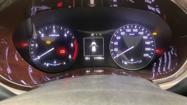 https://images10.gaadi.com/usedgaadi-sellcar/UsedCar/f5a811eca/6790c4d5-f92f-457d-bb33-5c7950fa4ec7.jpg?imwidth=6402