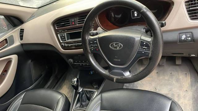 https://images10.gaadi.com/usedgaadi-sellcar/UsedCar/f5a811eca/d23d4be3-10dd-4236-80c9-3c094607410d.jpg?imwidth=6401