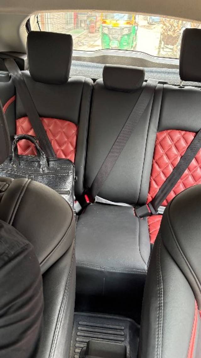 https://images10.gaadi.com/usedgaadi-sellcar/UsedCar/f5a85796a/63db77df-f707-4641-a0b5-b67af883d79a.jpeg?imwidth=6402
