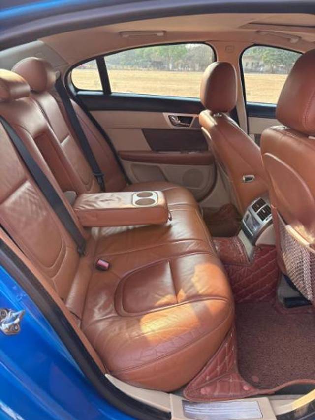 https://images10.gaadi.com/usedgaadi-sellcar/UsedCar/f5a8a18ea/c51ea17b-429e-4051-ba4d-1fb0f8013ff7.jpg?imwidth=6402