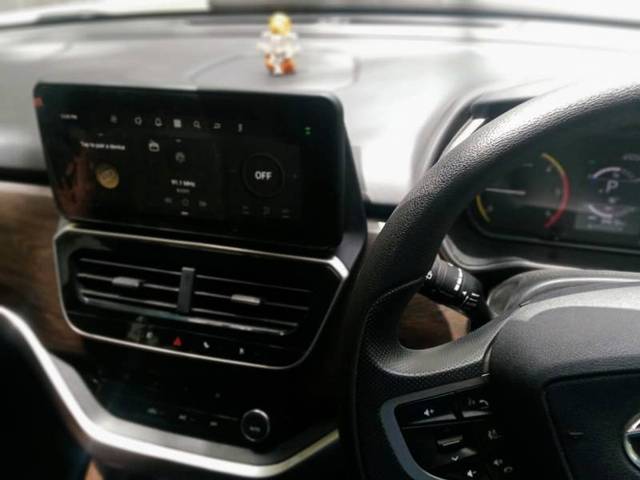 https://images10.gaadi.com/usedgaadi-sellcar/UsedCar/f5a90efda/54b21b09-a989-4153-9e44-41a6e03abddb.jpg?imwidth=6402