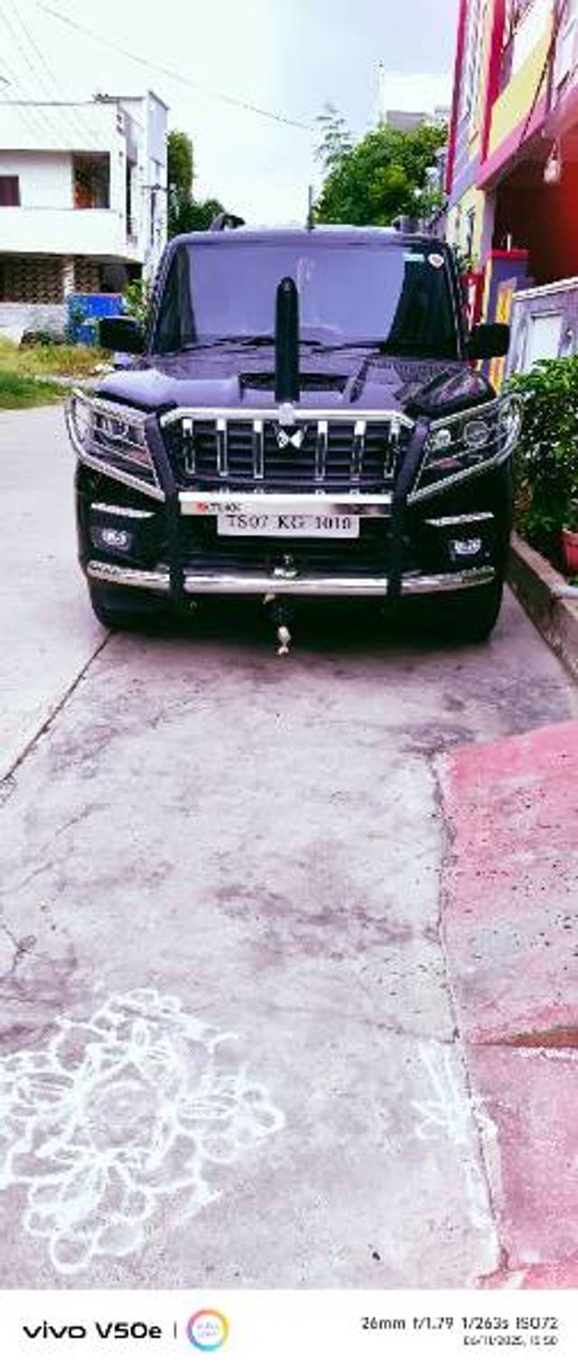 https://images10.gaadi.com/usedgaadi-sellcar/UsedCar/f5a946aca/8b544a51-b864-4bcd-b0e1-e8044b20d071.jpg?imwidth=6402