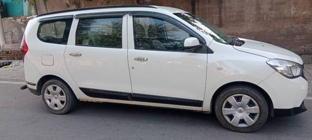 https://images10.gaadi.com/usedgaadi-sellcar/UsedCar/f5a9a9caa/a1742a60-b434-41fb-8249-0a42bf57851b.jpg?imwidth=6400