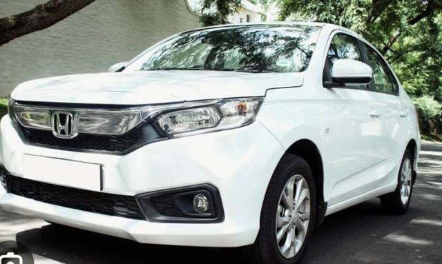 https://images10.gaadi.com/usedgaadi-sellcar/UsedCar/f5a9e0a1a/e605a8f8-f813-41bb-b47f-58273720c920.jpg?imwidth=6400