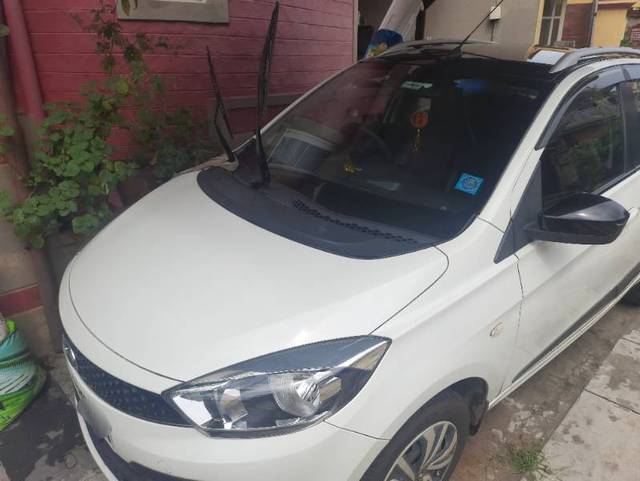 https://images10.gaadi.com/usedgaadi-sellcar/UsedCar/f5a9f59fa/d000c669-17e3-4b5d-99ab-9619945ad846.jpg?imwidth=6400