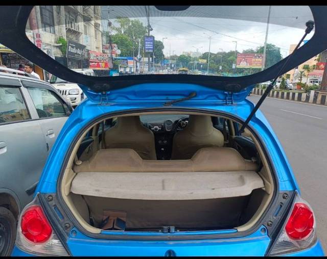 https://images10.gaadi.com/usedgaadi-sellcar/UsedCar/f5a9faeaa/0d702295-8791-4a56-a85e-cf3f571ba2e1.jpg?imwidth=6402
