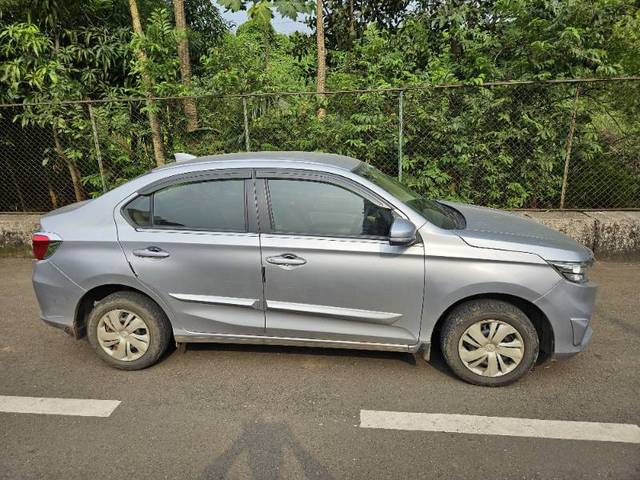 https://images10.gaadi.com/usedgaadi-sellcar/UsedCar/f5aa8089a/82e4a04f-8d9c-4ce8-8c4a-1d607b7f2dfa.jpg?imwidth=6401