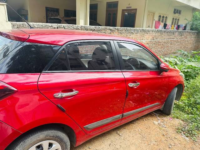 https://images10.gaadi.com/usedgaadi-sellcar/UsedCar/f5aa8bbfa/bebdbd6c-08a8-41f2-ad54-0d4af2fa6316.jpeg?imwidth=6400