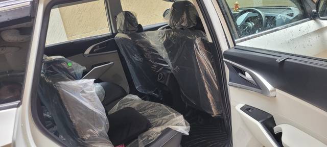 https://images10.gaadi.com/usedgaadi-sellcar/UsedCar/f5aaa972a/97a1430c-918f-4e50-9450-62409250022e.jpeg?imwidth=6402
