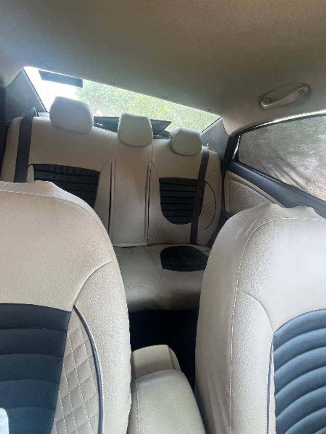 https://images10.gaadi.com/usedgaadi-sellcar/UsedCar/f5aab21da/1a71cc99-292c-4bff-9bd4-8a0600572349.jpeg?imwidth=6401