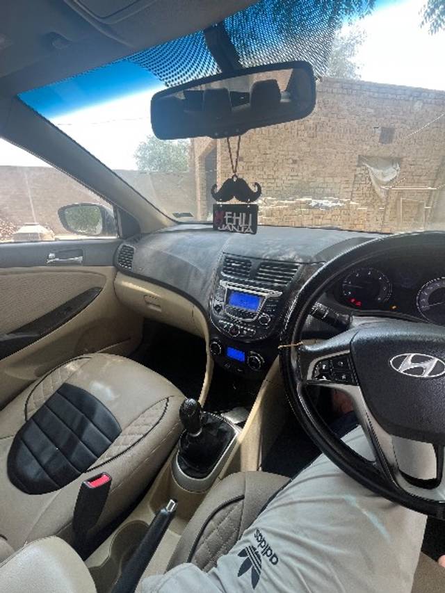 https://images10.gaadi.com/usedgaadi-sellcar/UsedCar/f5aab21da/71f40a83-fc8a-46df-81dc-d5450c1645fb.jpeg?imwidth=6402