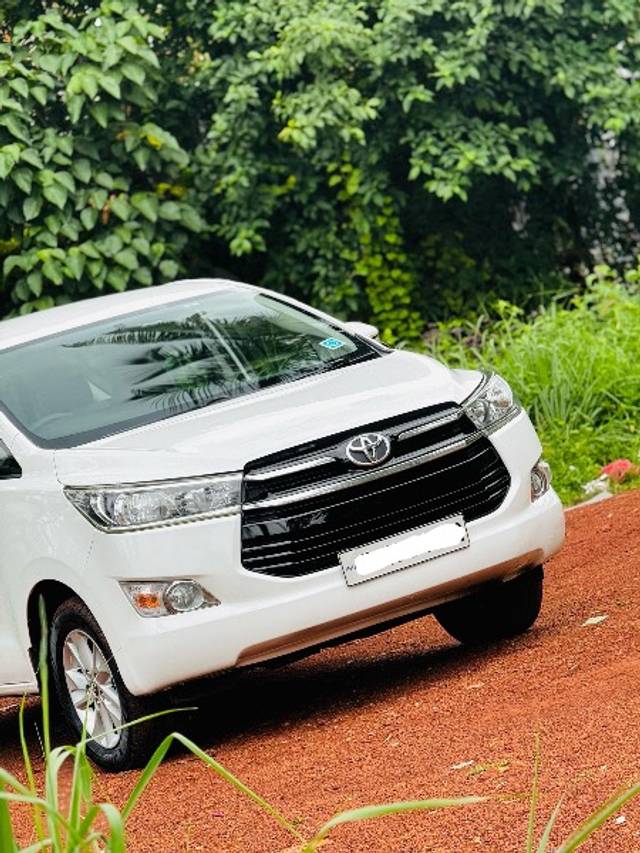 https://images10.gaadi.com/usedgaadi-sellcar/UsedCar/f5ab09a0a/4ee56073-076f-4b4e-994b-1cff5a8a7f84.jpeg?imwidth=6400