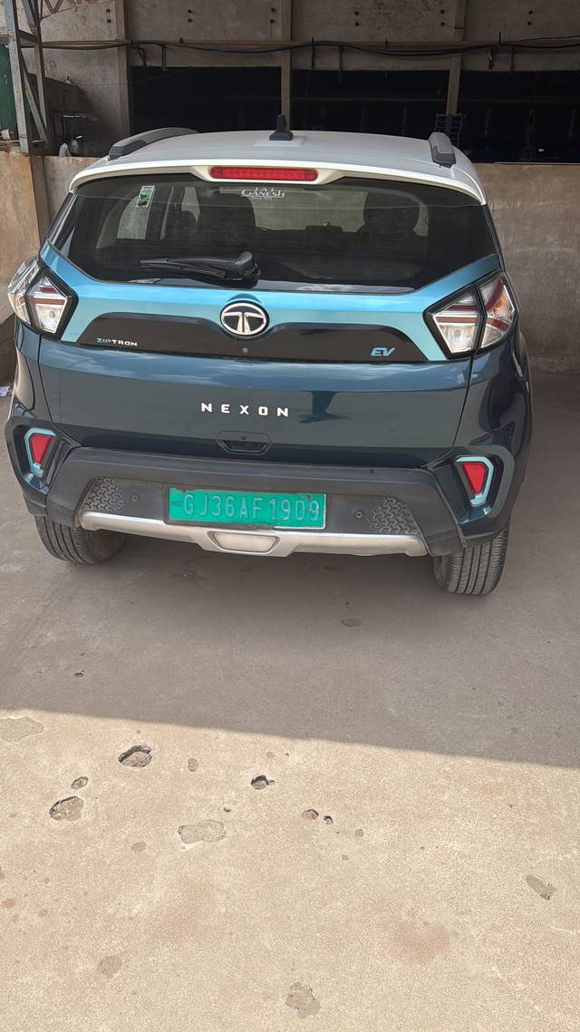 https://images10.gaadi.com/usedgaadi-sellcar/UsedCar/f5ab3cf7a/53419f90-ceee-49ae-8947-dd072cfe9f51.jpeg?imwidth=6400