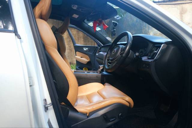 https://images10.gaadi.com/usedgaadi-sellcar/UsedCar/f5ab5ae3a/162aa810-98c6-497f-80cc-9c53ade08328.jpg?imwidth=6402