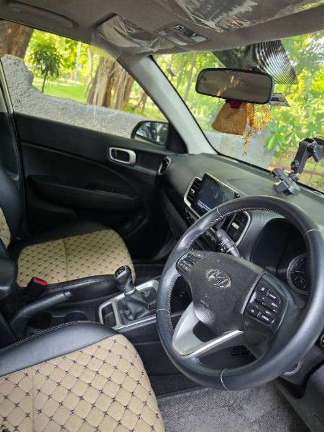 https://images10.gaadi.com/usedgaadi-sellcar/UsedCar/f5ac1fd0a/2ca1e03d-a839-4d42-9bce-9319e28323de.jpg?imwidth=6400