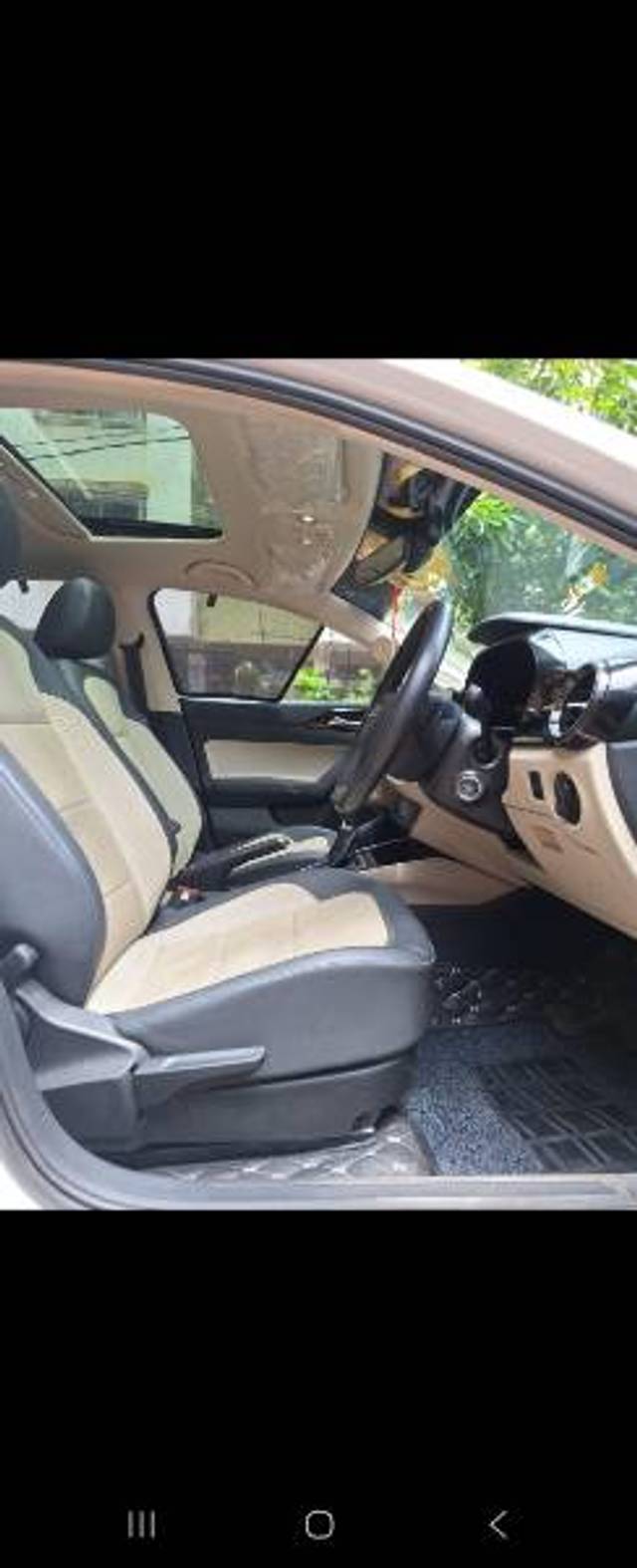 https://images10.gaadi.com/usedgaadi-sellcar/UsedCar/f5ac247ca/dc2d4a45-3d26-4562-9328-4971833a8eab.jpg?imwidth=6401