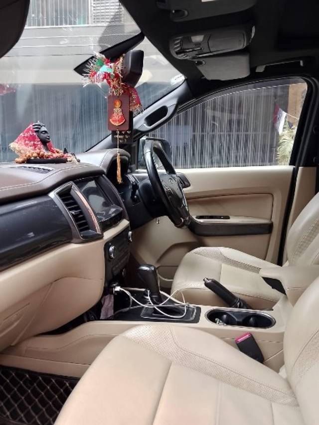 https://images10.gaadi.com/usedgaadi-sellcar/UsedCar/f5ac4eb9a/09672ca6-5a66-4750-8585-5ab67723c57d.jpeg?imwidth=6400