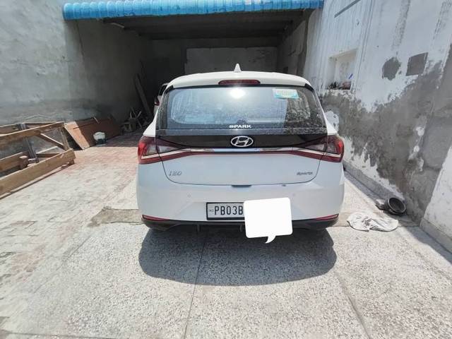 https://images10.gaadi.com/usedgaadi-sellcar/UsedCar/f5ac61bca/3fc297ce-6b65-4a63-afa5-80cad71417da.jpg?imwidth=6402