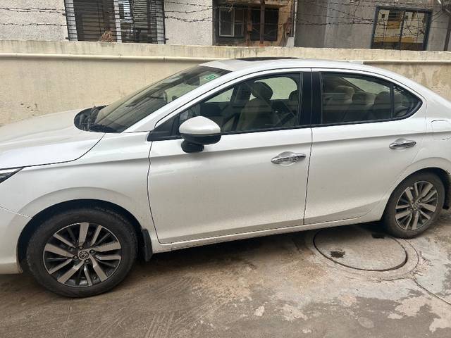 https://images10.gaadi.com/usedgaadi-sellcar/UsedCar/f5ac9dfca/18c22fc4-ba73-47cf-8468-c74e08a9834e.jpeg?imwidth=6400