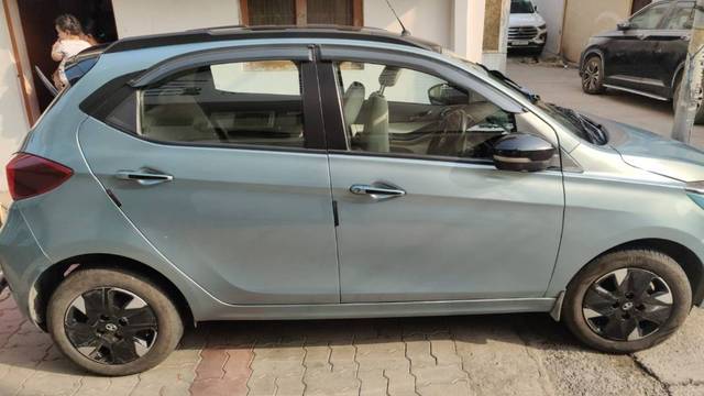 https://images10.gaadi.com/usedgaadi-sellcar/UsedCar/f5acd047a/84095ac2-7e81-45c4-8aa8-5747875364e7.jpg?imwidth=6401