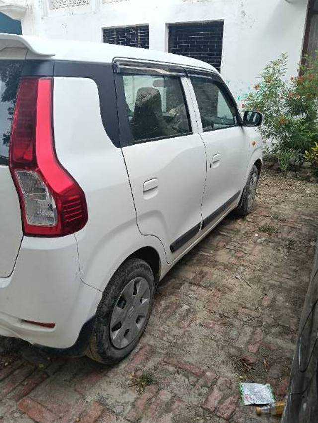 https://images10.gaadi.com/usedgaadi-sellcar/UsedCar/f5acf3d0a/fd0a5a4e-89e3-4b69-b714-63d2ce594416.jpg?imwidth=6402