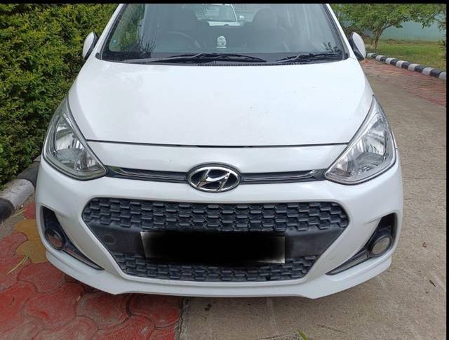 https://images10.gaadi.com/usedgaadi-sellcar/UsedCar/f5acfffba/6d7255f7-f3dd-43c8-a0aa-3b000ffbb734.jpeg?imwidth=6400