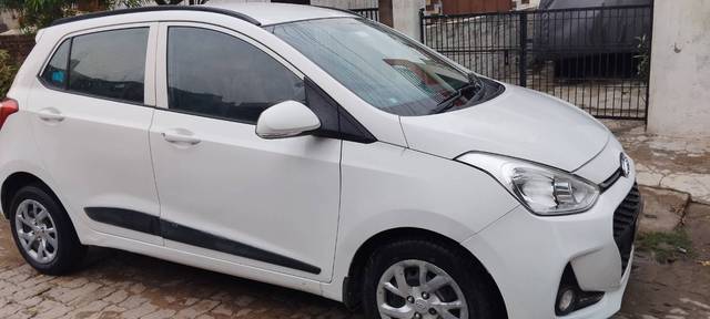 https://images10.gaadi.com/usedgaadi-sellcar/UsedCar/f5ad2738a/3181e1e8-eb40-471d-932e-1d2525c7f0da.jpg?imwidth=6401