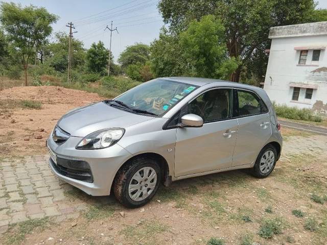 https://images10.gaadi.com/usedgaadi-sellcar/UsedCar/f5ad8223a/61b56547-67e8-43e1-b224-36da6259bb58.jpg?imwidth=6402