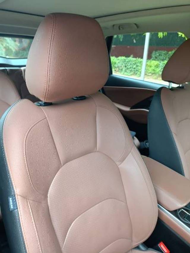 https://images10.gaadi.com/usedgaadi-sellcar/UsedCar/f5ae57a3a/d6215a3f-f3aa-4eb4-af22-b41ecb7590d3.jpeg?imwidth=6402