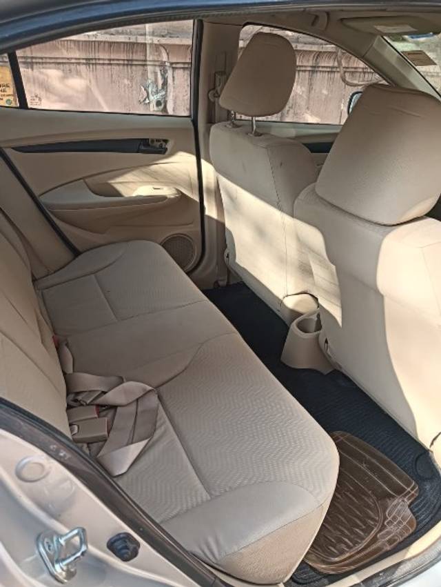 https://images10.gaadi.com/usedgaadi-sellcar/UsedCar/f5ae62b2a/12b9365b-621b-4275-8cce-1e7a8ca116f7.jpeg?imwidth=6402