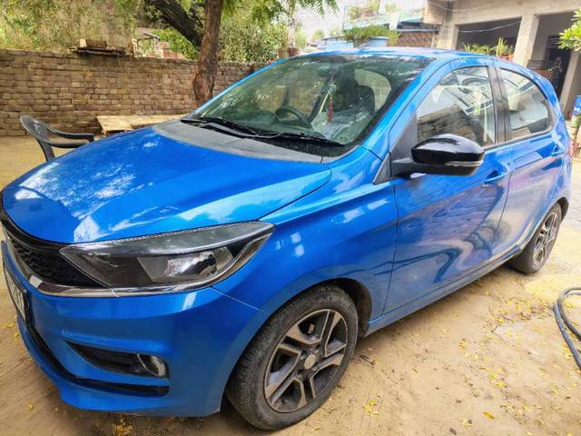 https://images10.gaadi.com/usedgaadi-sellcar/UsedCar/f5ae90a7a/cb207aa5-f9ff-46f6-bba4-a6e119ace90d.jpg?imwidth=6400