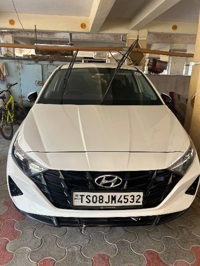 https://images10.gaadi.com/usedgaadi-sellcar/UsedCar/f5aed880a/549da647-dc37-4603-b6b5-473091cb2551.jpeg?imwidth=6400
