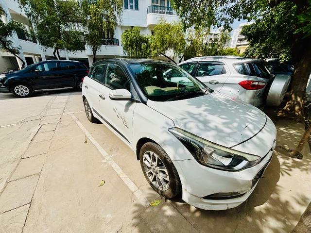 https://images10.gaadi.com/usedgaadi-sellcar/UsedCar/f5af4cdba/fc496b6d-e62a-4668-8fcb-65eb2c6713da.jpeg?imwidth=6402