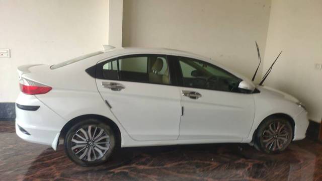 https://images10.gaadi.com/usedgaadi-sellcar/UsedCar/f5af7518a/b3cd99ae-68e2-45b6-b8c8-04cc339747dd.jpg?imwidth=6401
