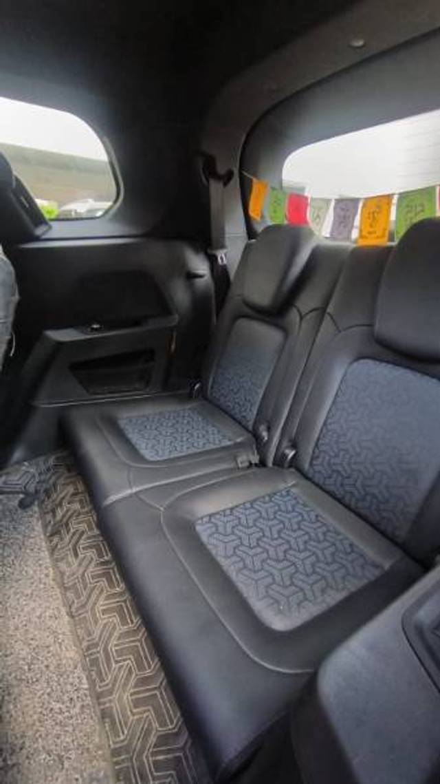 https://images10.gaadi.com/usedgaadi-sellcar/UsedCar/f5afb1aea/76960be4-30ac-47bc-973a-d9c2e0ec8a6a.jpg?imwidth=6401