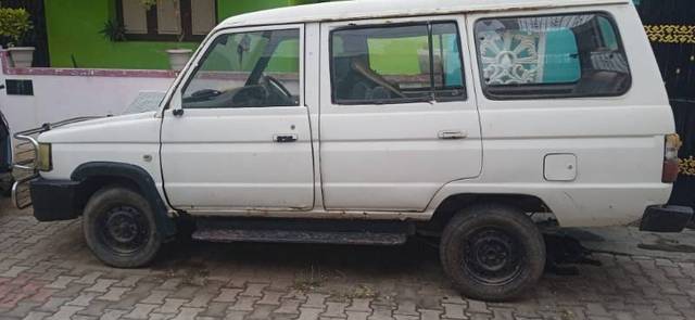 https://images10.gaadi.com/usedgaadi-sellcar/UsedCar/f5b0547da/b578217c-f7e6-4822-91b1-032eac1b8b76.jpeg?imwidth=6402
