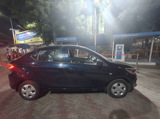 https://images10.gaadi.com/usedgaadi-sellcar/UsedCar/f5b05fbfa/ca50f7d5-f9a3-4252-ad7e-1ba027d10f3f.jpg?imwidth=6401