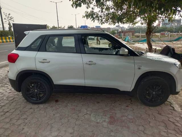 https://images10.gaadi.com/usedgaadi-sellcar/UsedCar/f5b126e9a/4ea90d1a-c28f-4dd5-a6d0-6e01f3227b9c.jpg?imwidth=6401