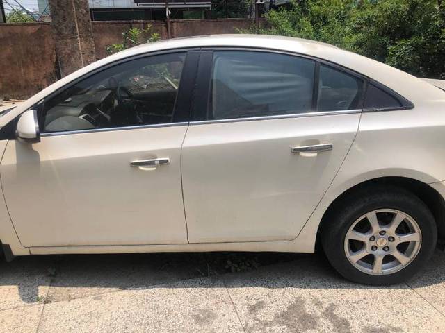 https://images10.gaadi.com/usedgaadi-sellcar/UsedCar/f5b1916aa/88fbfc6f-0f4b-42dd-882c-9ed42acc7dae.jpg?imwidth=6401