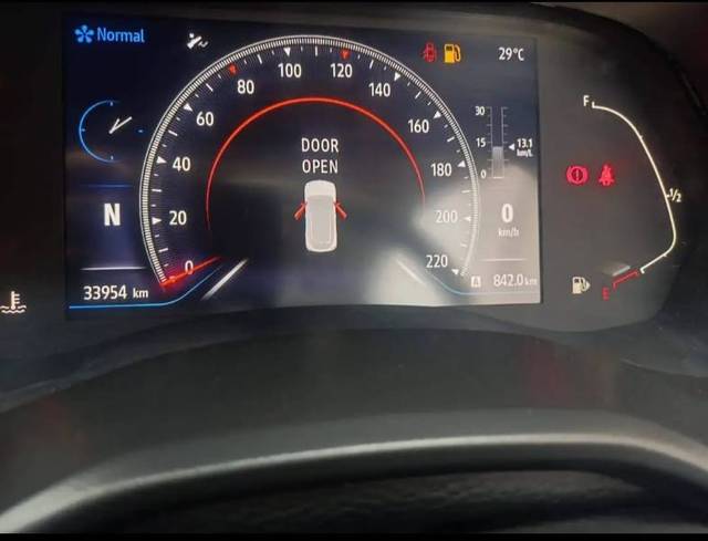 https://images10.gaadi.com/usedgaadi-sellcar/UsedCar/f5b1aa7ea/29c9adc0-56d1-4173-a801-7dc5debca97b.jpg?imwidth=6402