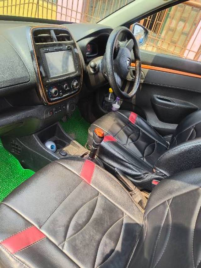 https://images10.gaadi.com/usedgaadi-sellcar/UsedCar/f5b1cfd2a/51260e58-be14-449e-b921-e7c73576254d.jpg?imwidth=6401