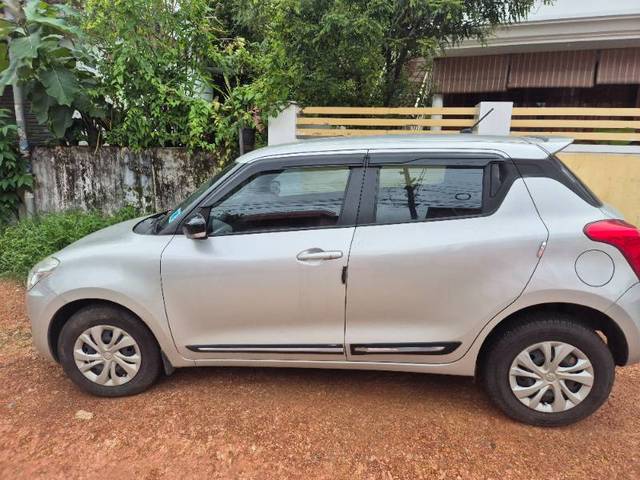 https://images10.gaadi.com/usedgaadi-sellcar/UsedCar/f5b22ef9a/b004d000-174f-4e9d-8e68-cbcc7fdb751c.jpg?imwidth=6402