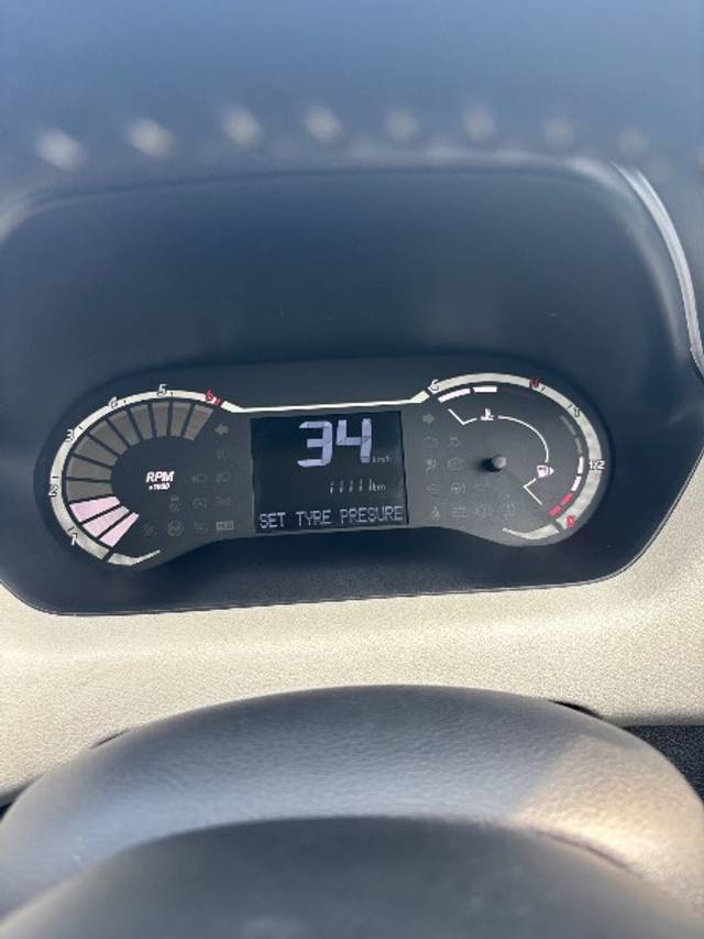 https://images10.gaadi.com/usedgaadi-sellcar/UsedCar/f5b2314ba/6c5611e6-fafa-470c-9686-ad1a24e4c9a6.jpeg?imwidth=6401