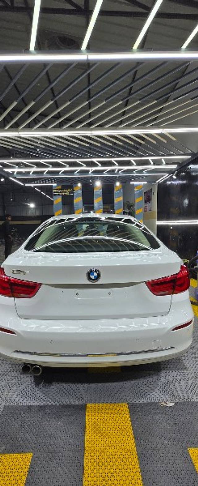 https://images10.gaadi.com/usedgaadi-sellcar/UsedCar/f5b2dcaea/6c00bf6c-c9d1-4cfd-a5d3-dc61c8b66022.jpeg?imwidth=6401