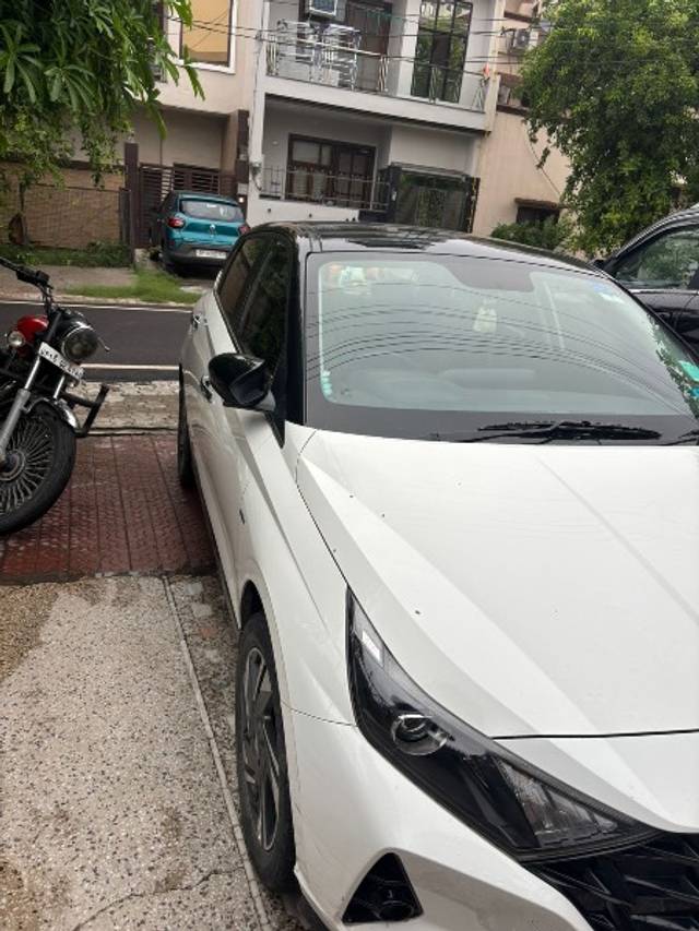 https://images10.gaadi.com/usedgaadi-sellcar/UsedCar/f5b2ea2da/43ffe582-a225-46f1-adcc-b42693f54f87.jpeg?imwidth=6402