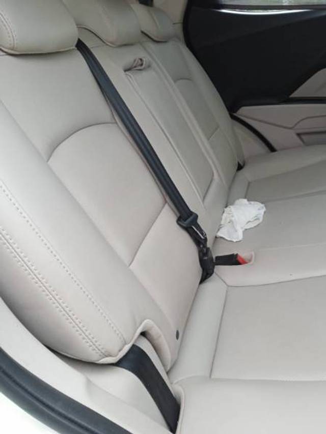 https://images10.gaadi.com/usedgaadi-sellcar/UsedCar/f5b303dda/9a4d3ef9-54d0-49ac-992e-10e53e9b7292.jpg?imwidth=6401