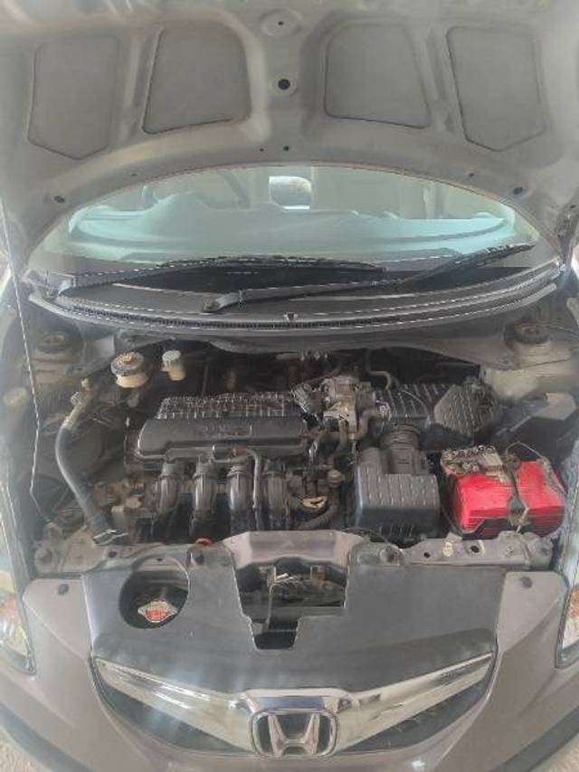 https://images10.gaadi.com/usedgaadi-sellcar/UsedCar/f5b32ec6a/170a196a-6058-4de3-9a39-f6de228bee67.jpg?imwidth=6402